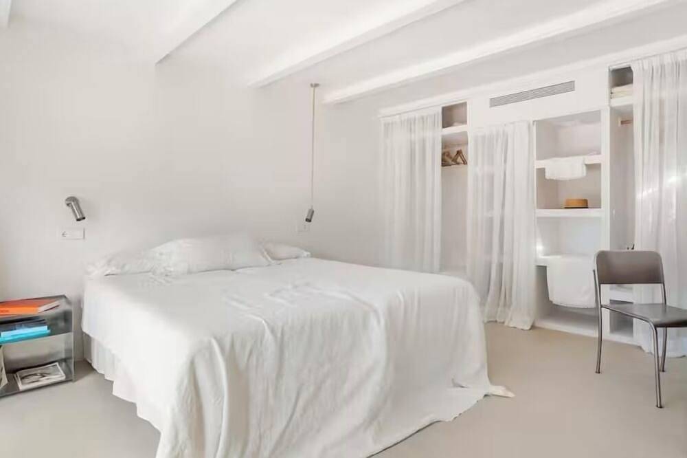 New Mediterranean Villa Puerto de Pollensa Walking distance pinewalk Heated Pool in Puerto de Pollensa, Pollença