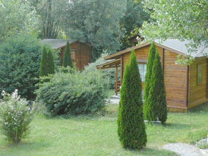 Camping pour 4 personnes, avec Terrasse et Jardin ainsi que Piscine et Vue