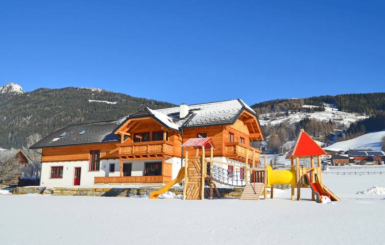 Ganze Ferienwohnung, Gemütliche 90 m² große Ferienwohnung mit direktem Zugang zur Skipiste, Parkplatz und WLAN in Weißpriach, Bundesland Salzburg