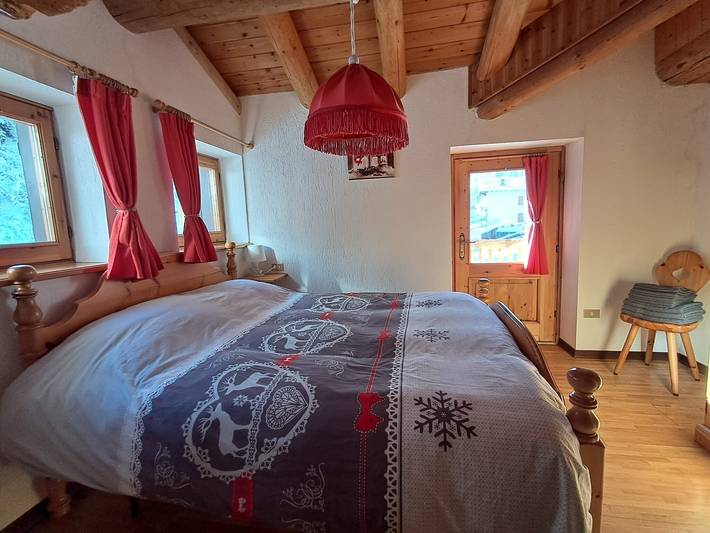 Chalet 'Lo Pailler De Nonno' with Mountain View, Shared Garden, and Wi-Fi in Maisonnasse (Valsavarenche), Valsavarenche