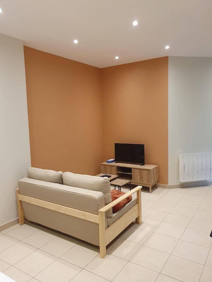 Gîte pour 2 personnes, avec terrasse et vue, animaux acceptés à Cransac - 2