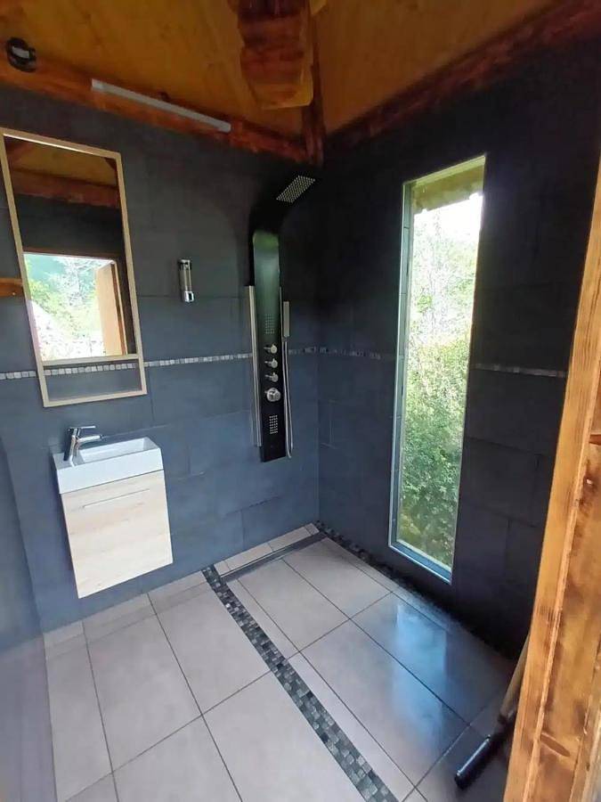 Tente pour 2 personnes, avec terrasse et jacuzzi dans Auvergne-Rhône-Alpes - 4