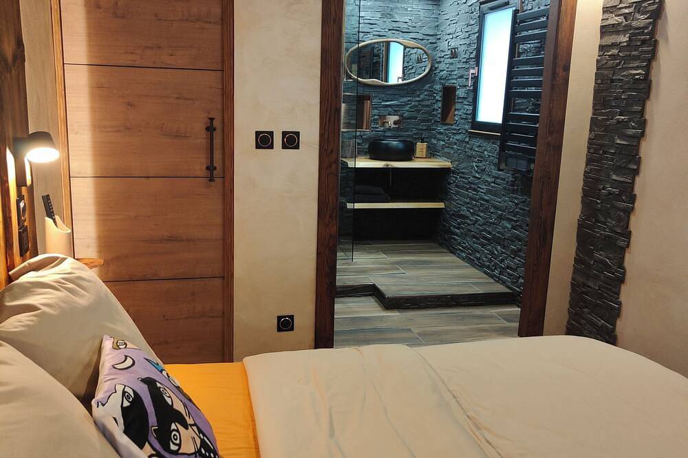 Entire apartment, Warm, designer apartment in town center between lake and mountains in Oyonnax, Nantua