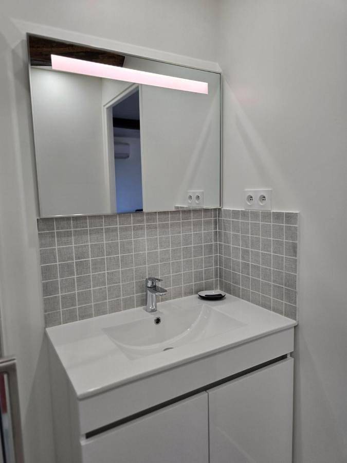 Gîte pour 4 personnes, avec vue ainsi que jardin et terrasse à Saint-Gengoux-de-Scissé - 3