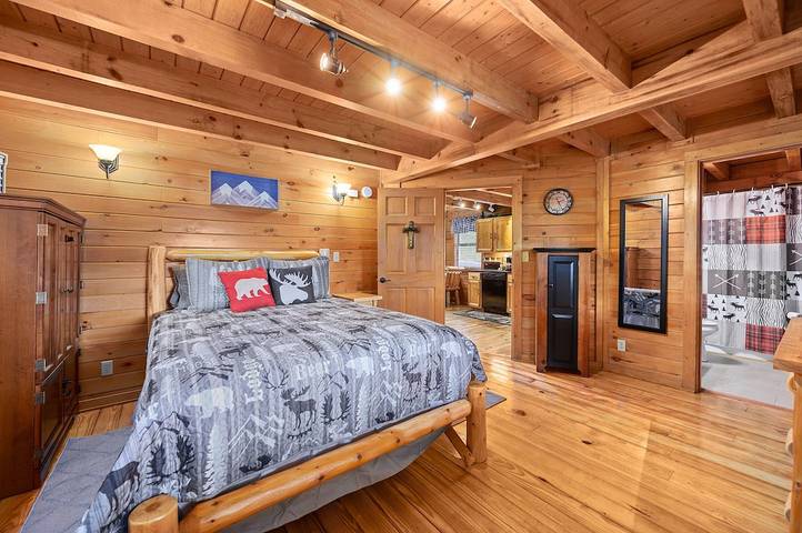 Log cabin for 6 people, with hot tub and terrace as well as yard in Sevierville