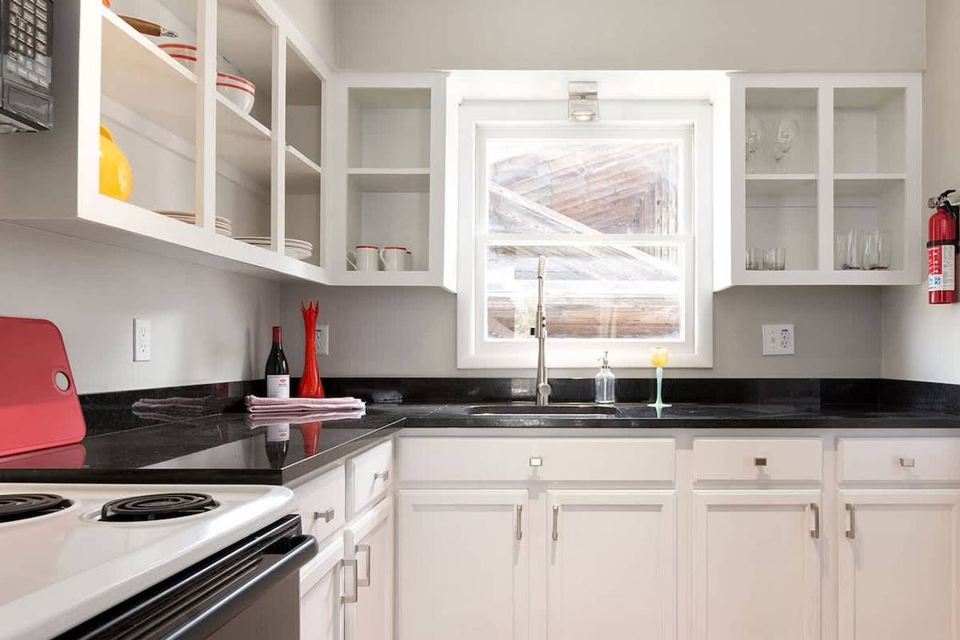 Ganzes Studio, Cheerful Studio w Patio Steps From Everything in Blue Ridge Parkway, Asheville