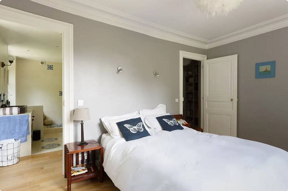 Beautiful family home with huge garden in Domaine national de Saint-Cloud, Ville-d'Avray