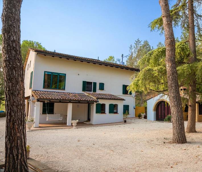 Location de vacances pour 6 personnes, avec Jacuzzi et Terrasse ainsi que Jardin et Sauna à Loro Piceno