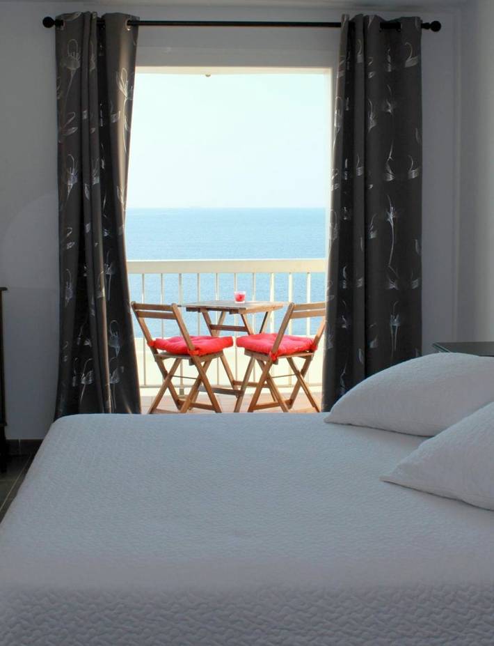 Location de vacances pour 3 personnes, avec terrasse, animaux acceptés dans Plage de l'Almanarre - 4