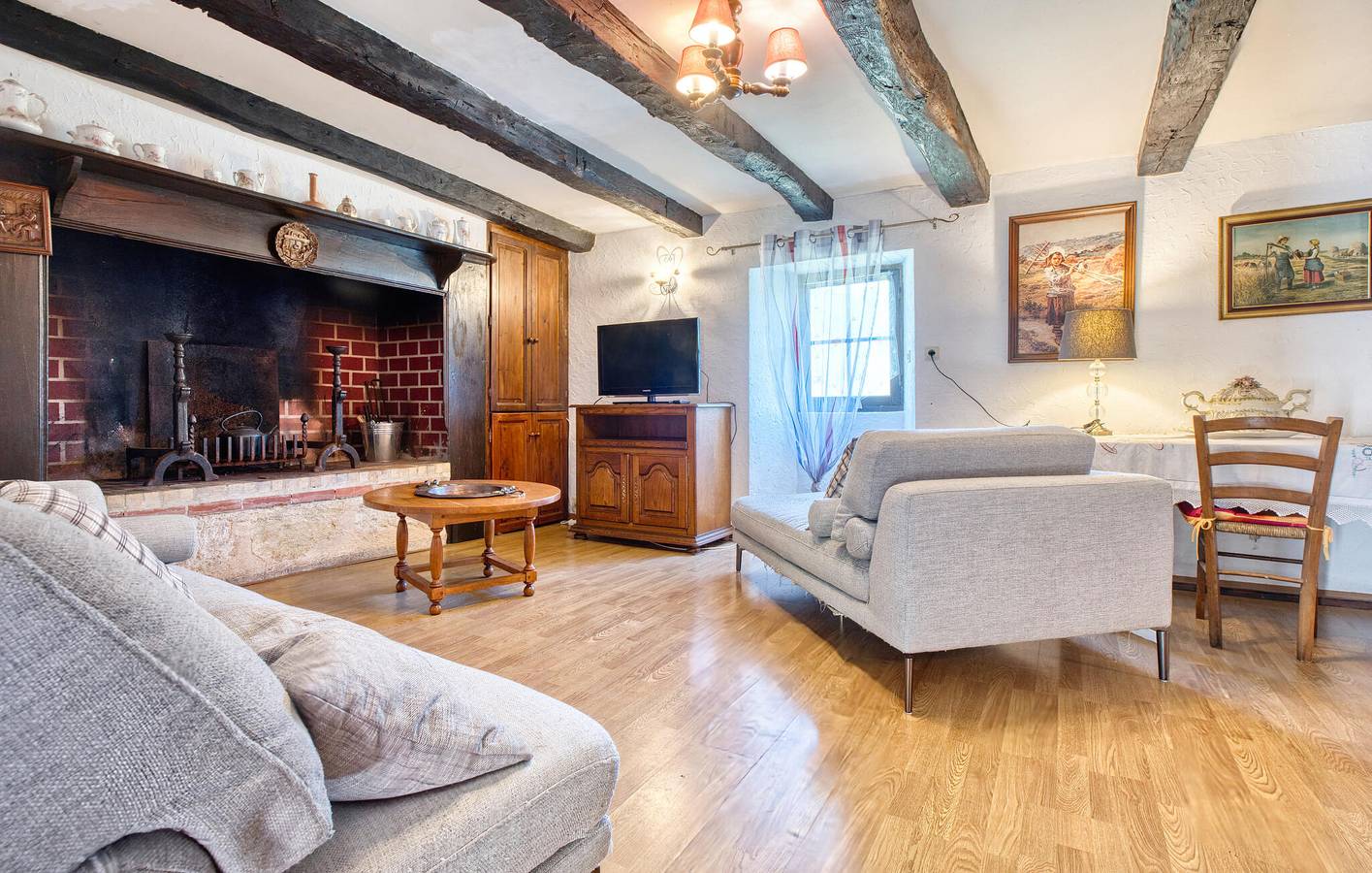 Appartement tranquille avec piscine, jardin et WiFi à 2,5 km de Plazac in Plazac, Périgord Noir