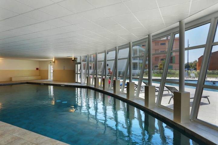 Parc de vacances pour 6 personnes, avec sauna ainsi que piscine et jardin sur la Côte d'Azur - 2