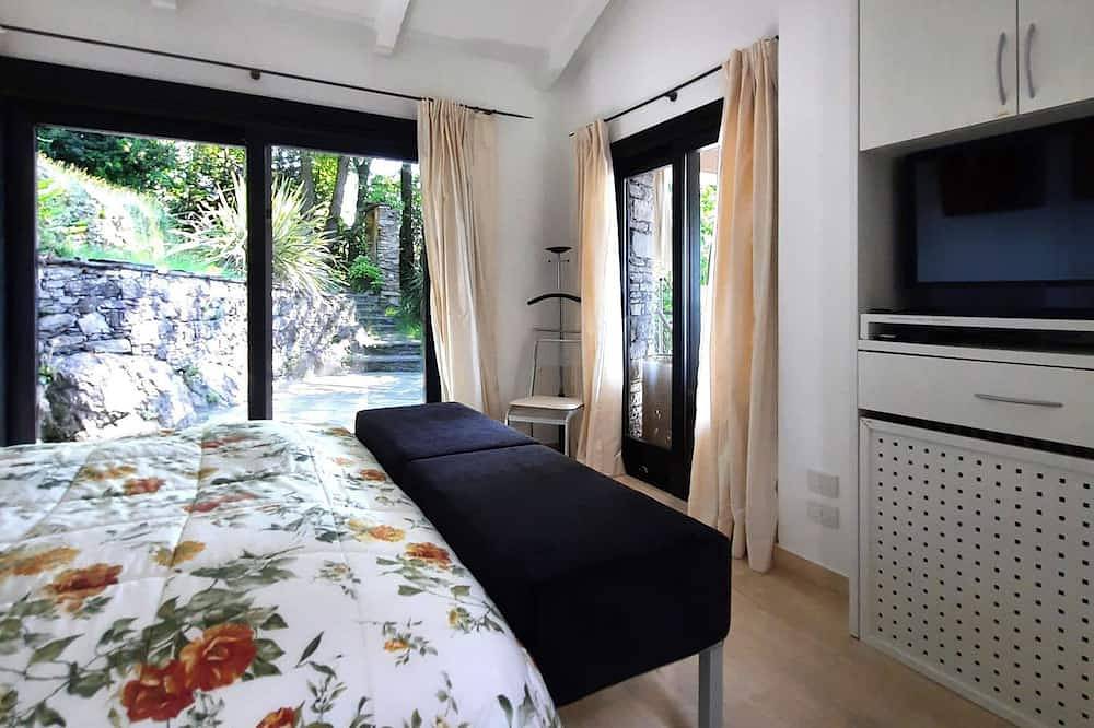 Entire apartment, Apartment in Casa nel Blu with Pool - 1st floor in Viggiona, Trarego Viggiona