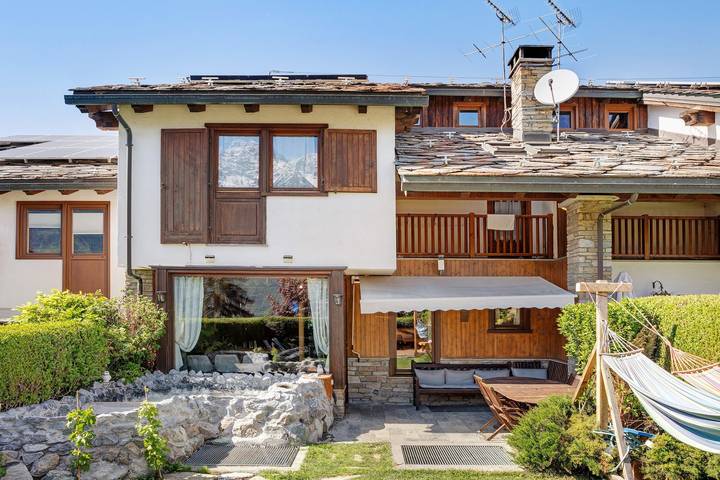 Maison de vacances pour 8 personnes, avec jardin et jacuzzi à Aoste