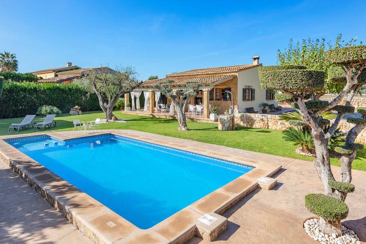 Finca for 5 people, with terrace and garden in Alcúdia