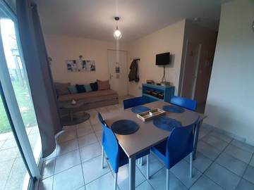 Mobil home pour 4 personnes, avec jardin et sauna ainsi que piscine et vue à Chaveignes