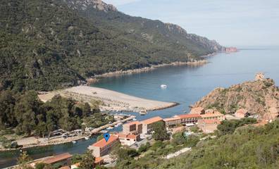 Gîte pour 7 personnes, avec vue et balcon, adapté aux familles dans Port De Porto Ota