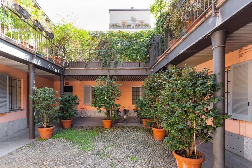 Ganze Wohnung, Elegant Triplex Townhouse with Luxe Terrace in Mailand, Mailand Provinz