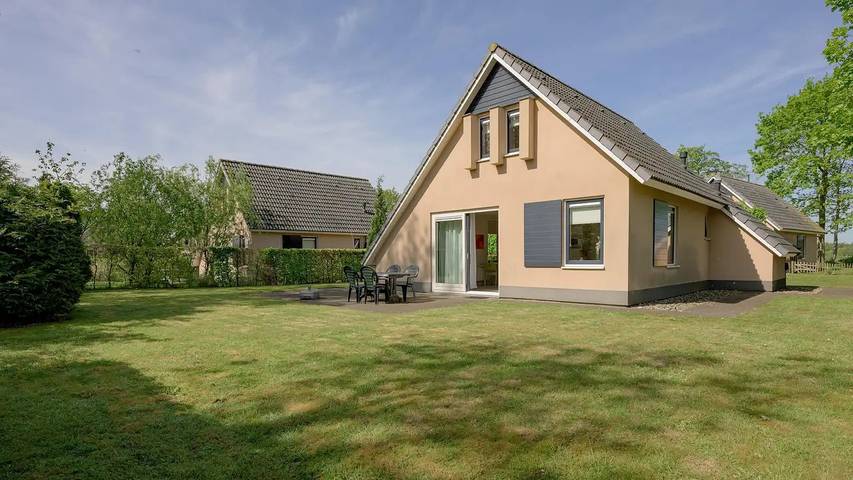 Ferienhaus für 7 Personen, mit Pool und Garten