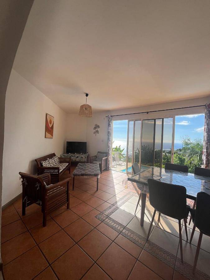 Location de vacances pour 12 personnes, avec jardin ainsi que piscine et terrasse à Les Trois-Bassins - 2