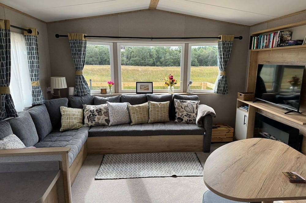 Wildcat Lodge; Brand new, lovely 2-bedroom caravan with Wifi in Grantown-on-Spey in Grantown-on-Spey, Cairngorms National Park