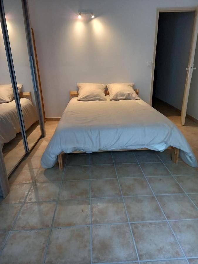 Appartement entier, One-Bedroom Apartment in Cabrières-d'Aigues, Parc naturel régional du Luberon