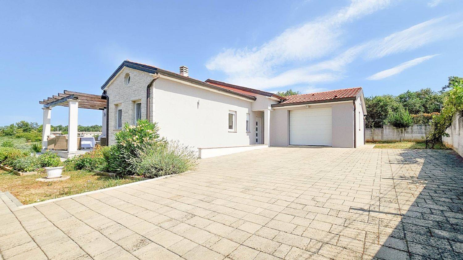 Mediterranes Ferienhaus mit privatem Garten, Grillbereich, Waschmaschine - hundefreundlich in Région d'Umag