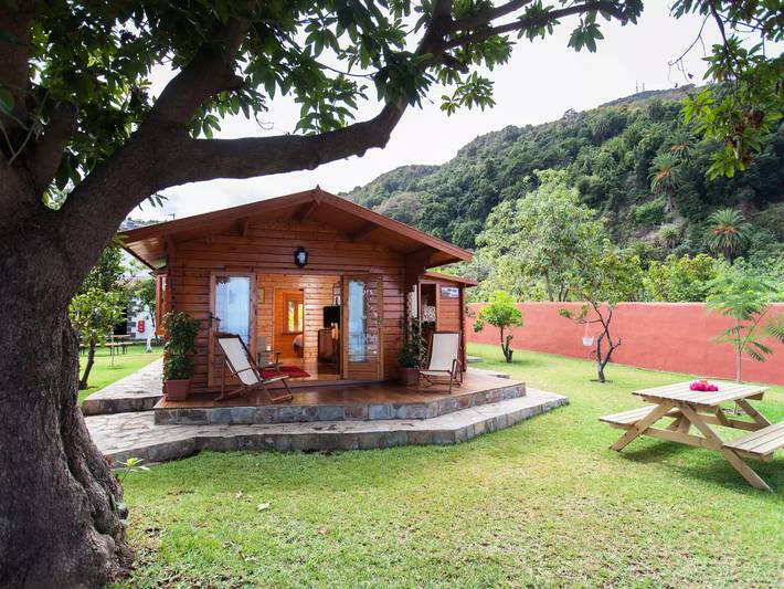 Casa rural para 3 personas, con Terraza además de Jardín y Piscina en El Amparo