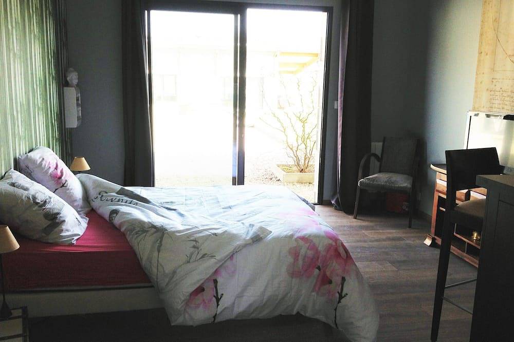 Gîtes 23M2 avec terrasse, piscine chauffée, Spa et sauna in Dampierre, Jura
