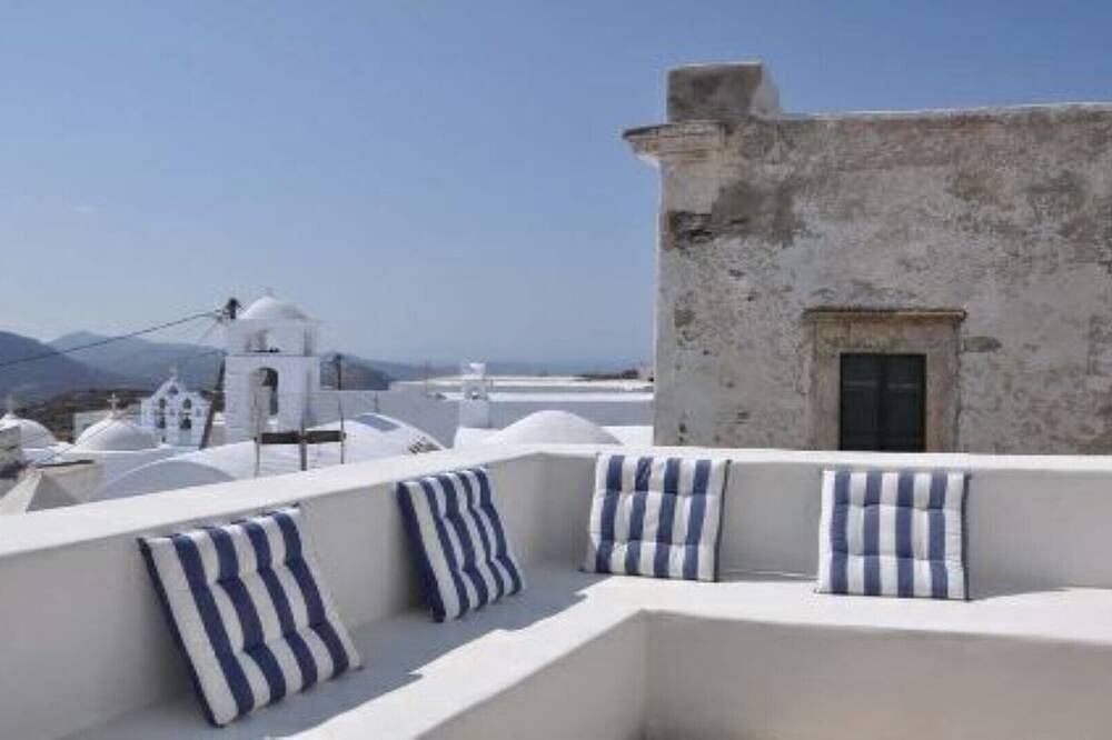Amorgos Chora - Elegante residencia, patio y terraza con vistas al mar. in Amorgos