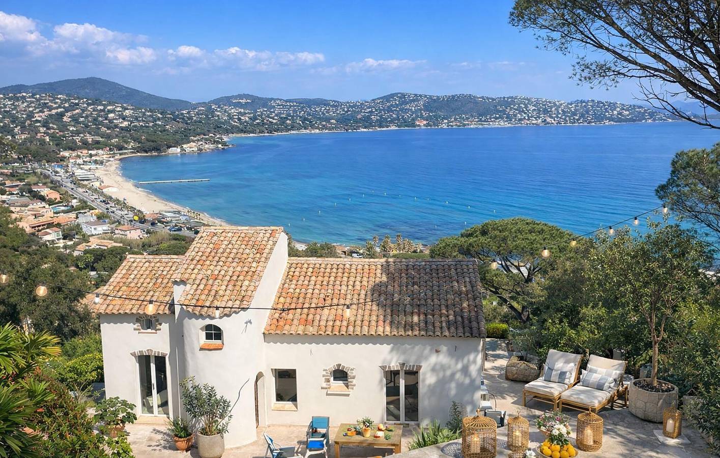 Appartement confortable de 2 chambres avec vue sur la mer, piscine et à deux pas de la plage, Wi-Fi inclus in La Nartelle, Sainte-Maxime
