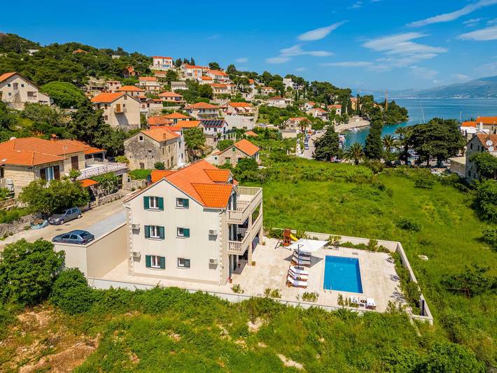 Villa pour 16 personnes, avec piscine et jardin, adapté aux familles à Supetar - 4