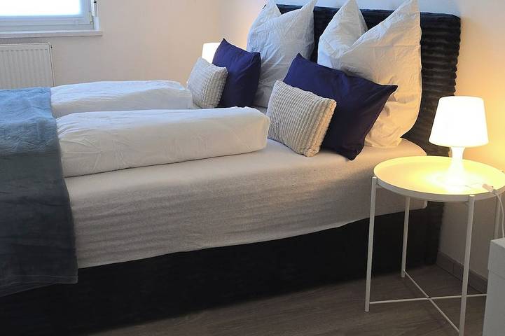 Ganze Wohnung, Bayerwald Auszeit: Große Ferienwohnung, 2 Minuten zu einem guten Frühstück ideal in Cham, Ostbayern
