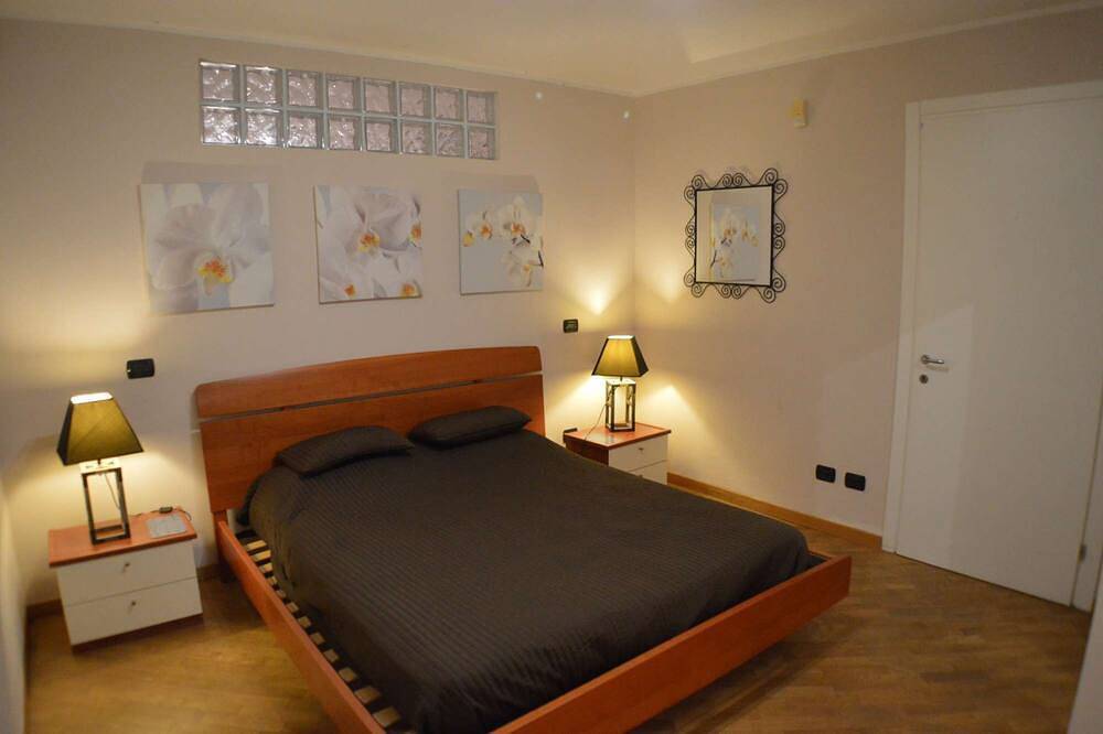 Freistehendes 4 Schlafzimmer Villa mit herrlichem Blick auf den See und einen privaten Pool in Villanuova sul Clisi, Gardasee-Berge