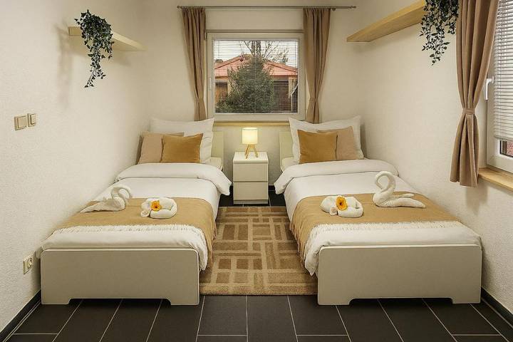 Vakantiewoning voor 8 personen, met tuin en whirlpool, kindvriendelijk in Norderstedt