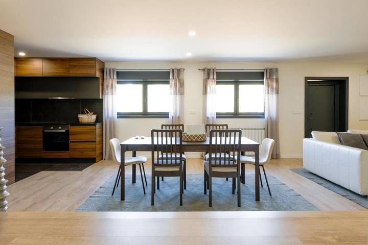 Gîte pour 8 personnes, avec vue ainsi que piscine et jardin, animaux acceptés à Chaves - 4