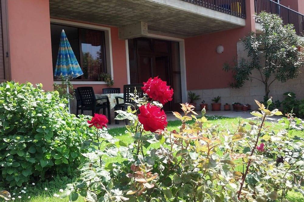 Entire apartment, Morena apartment with garden and terrace overlooking the lake, ideal for relaxation and sports in Malcesine, Garda Mountains