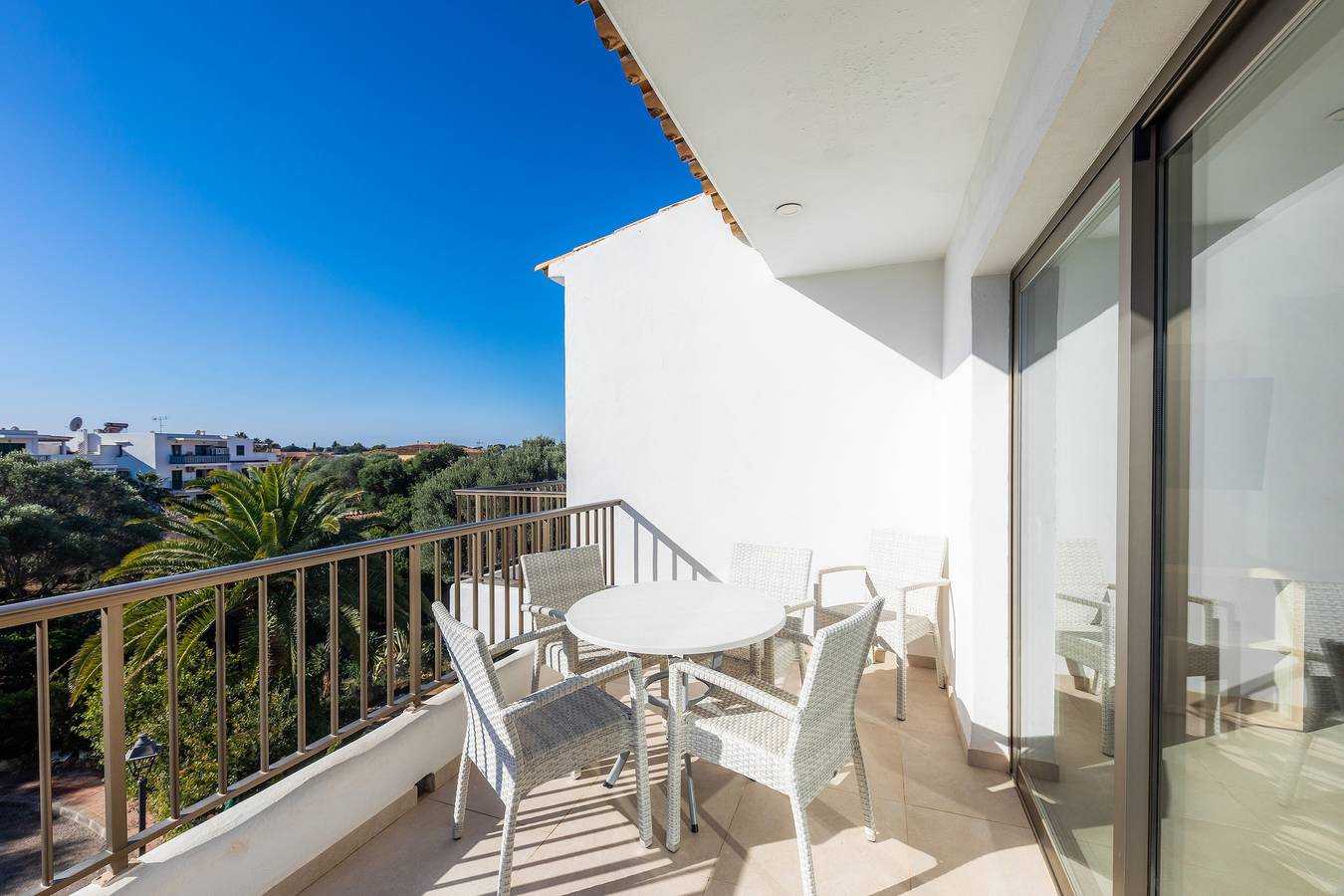 Ganze Wohnung, Apartment 'Aquamarina 8' mit Gemeinschaftspool, Wlan und Klimaanlage in Cala Serena, Felanitx