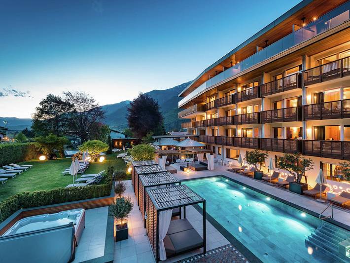Hotel für 4 Personen, mit Balkon und Whirlpool sowie Garten im Vinschgau