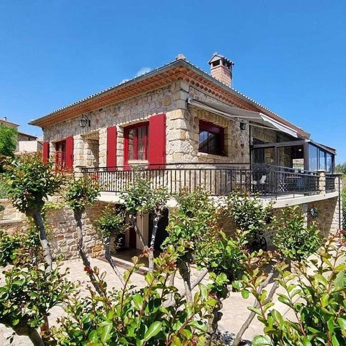 Location de vacances pour 7 personnes, avec jardin ainsi que vue et piscine à Banne - 2