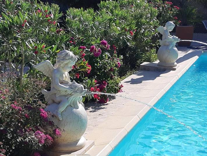 Chambre d’hôte pour 2 personnes, avec jardin ainsi que piscine et vue à Belcodène
