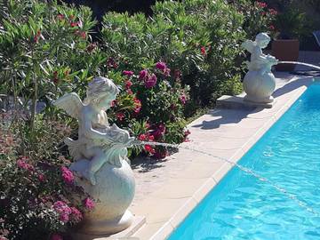 Chambre d’hôte pour 2 personnes, avec piscine ainsi que vue et jardin à Belcodène