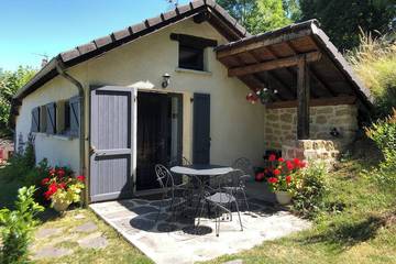 Gîte pour 4 personnes, avec jardin et piscine en Haute-Loire