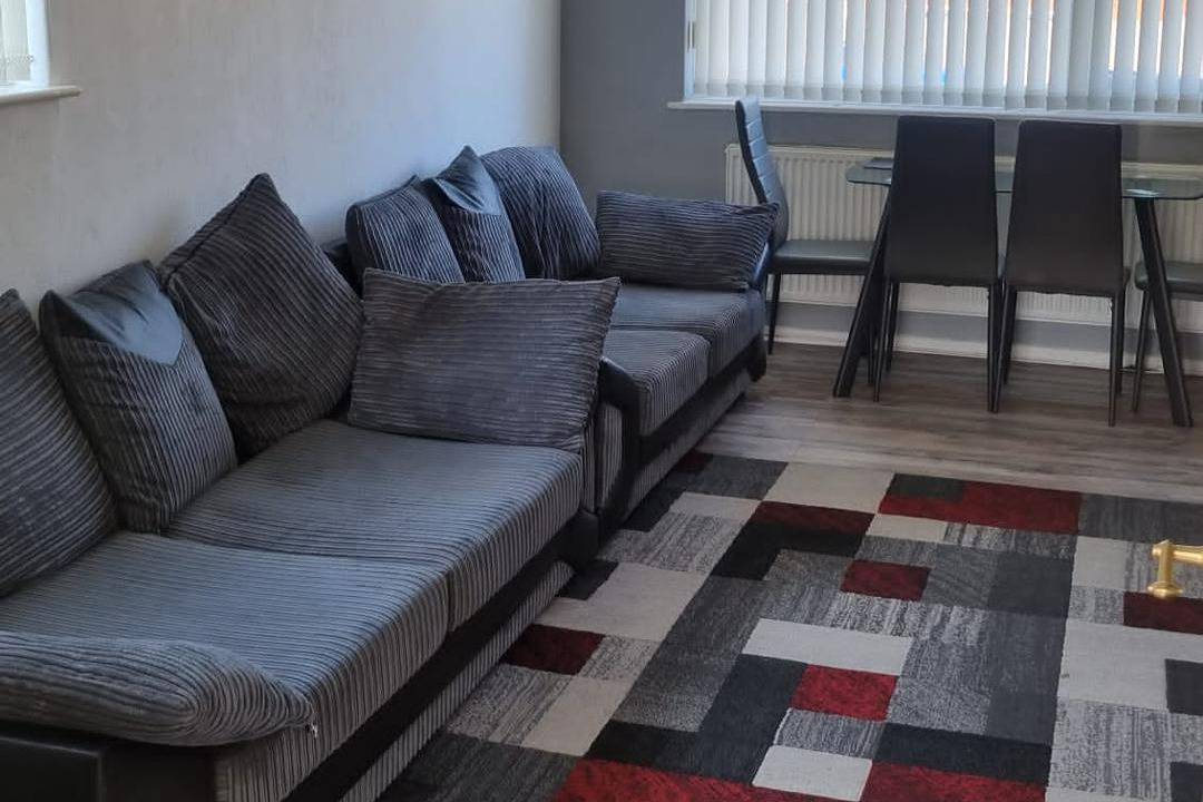 Doncaster-House-Sleeps8-Parking-Garden in South Yorkshire