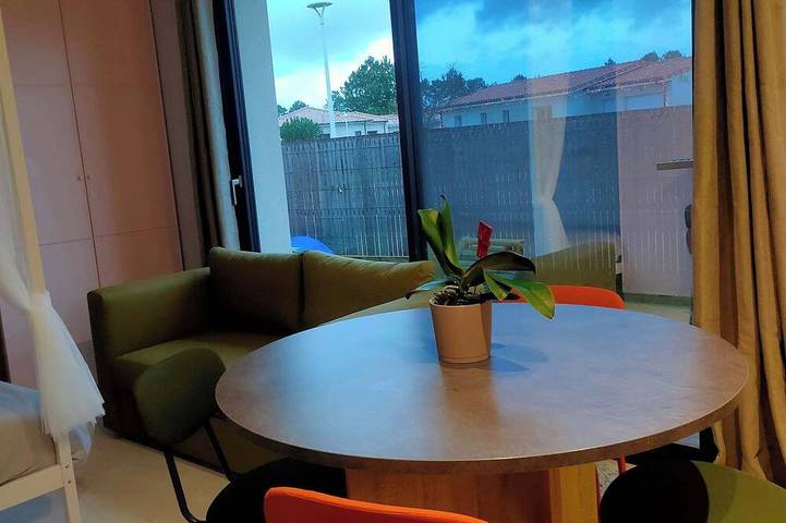 Entire apartment, : Charming, Bright, Air-Conditioned Studio in Audenge, Arcachon region