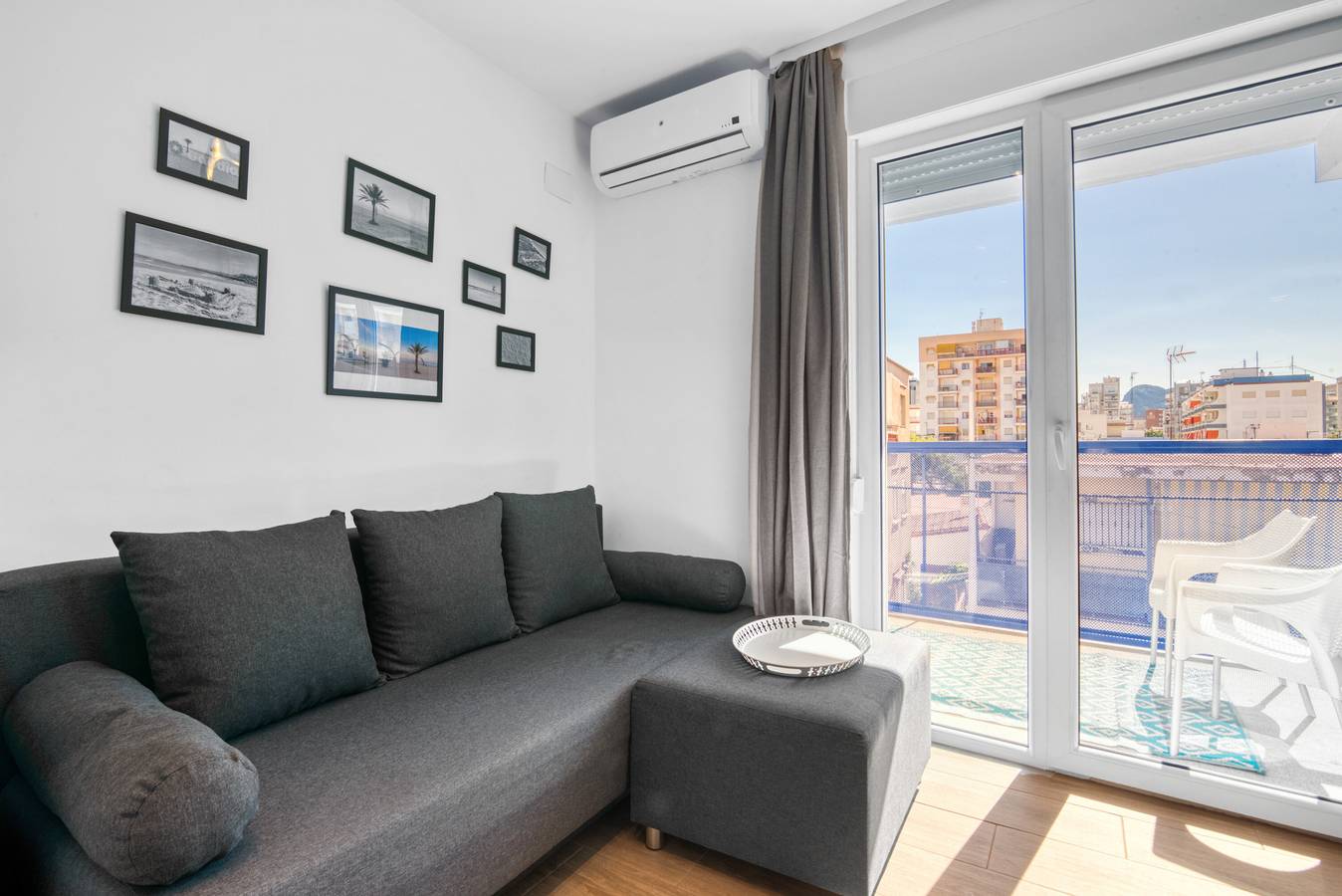 Apartamento entero, Apartamento vacacional "Soleole7" con terraza compartida, aire acondicionado y Wi-Fi in Playa de Gandía, Costa de Valencia