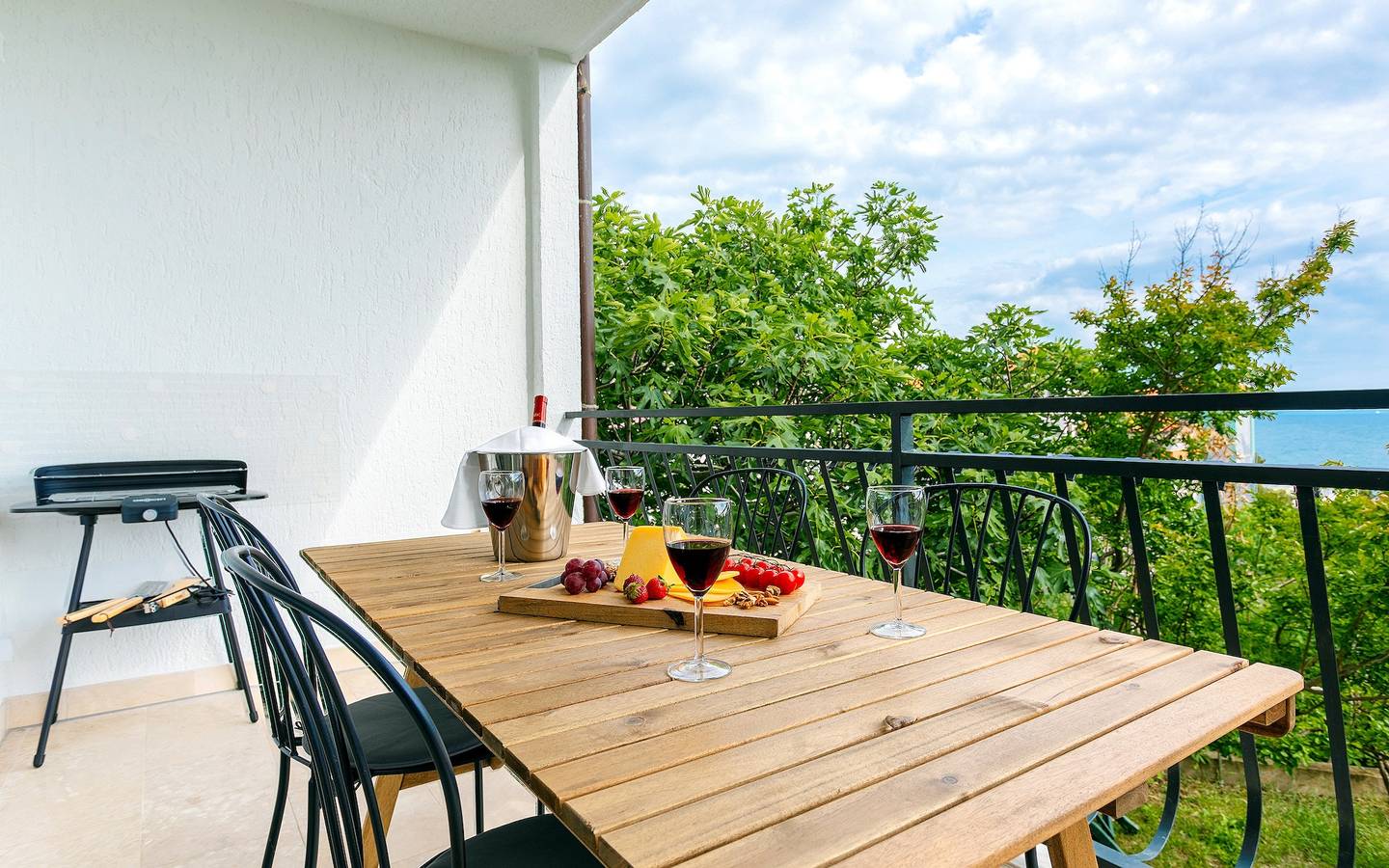 Appartement entier, Apartment Black & White (St) - Comfort Two Bedroom Apartment with Balcony in Split, Split-Dalmatie