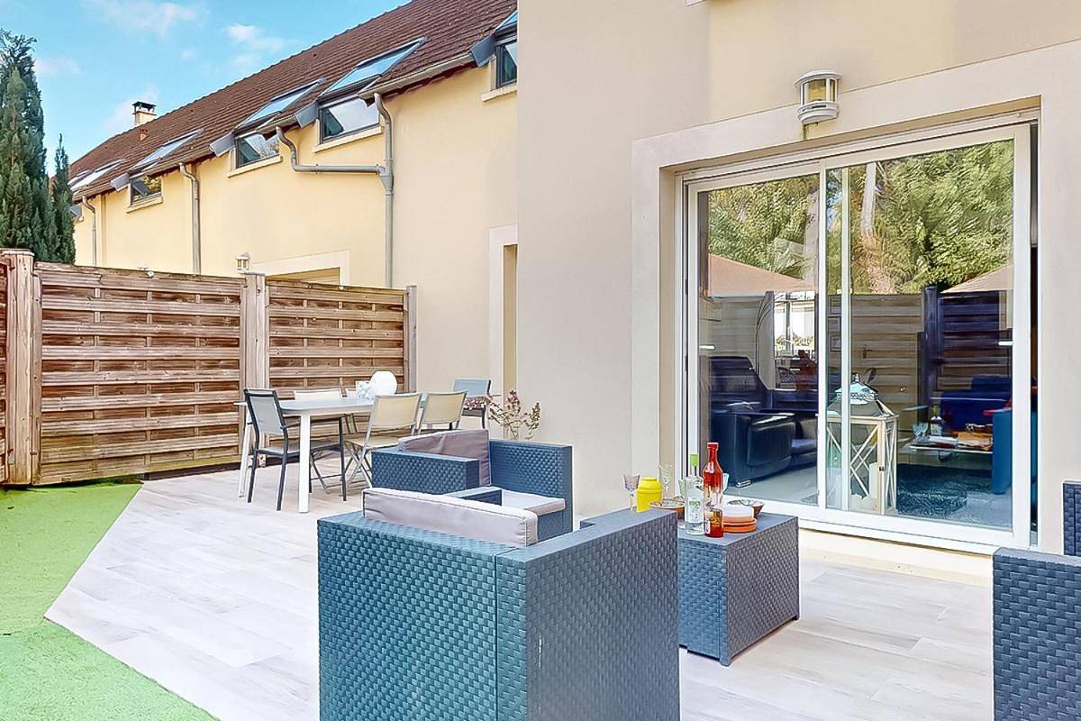 Cozy Family House Double Terrace & Parking in Vert-le-Grand, Essonne