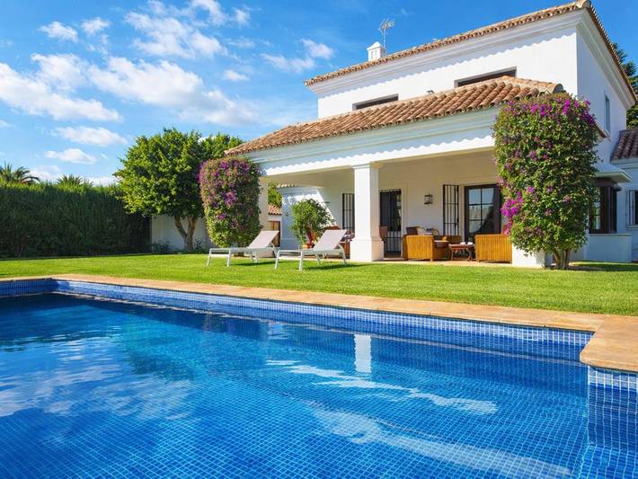 Villa für 8 Personen, mit Terrasse und Pool sowie Garten, mit Haustier in Estepona