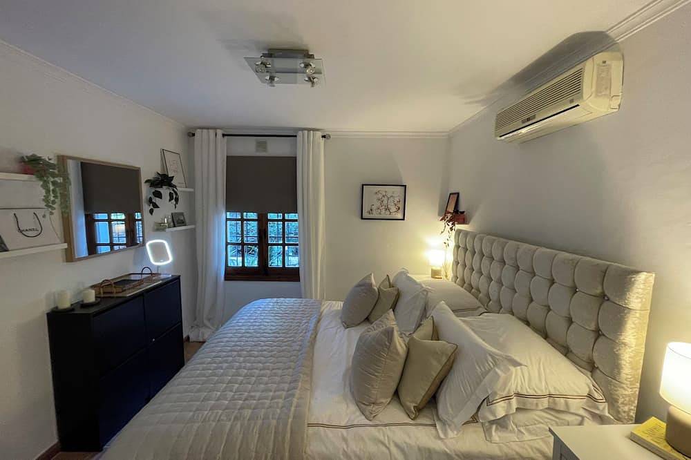 Entire apartment, La pacheca benahavis village in Val de Guadalmina, Benahavís