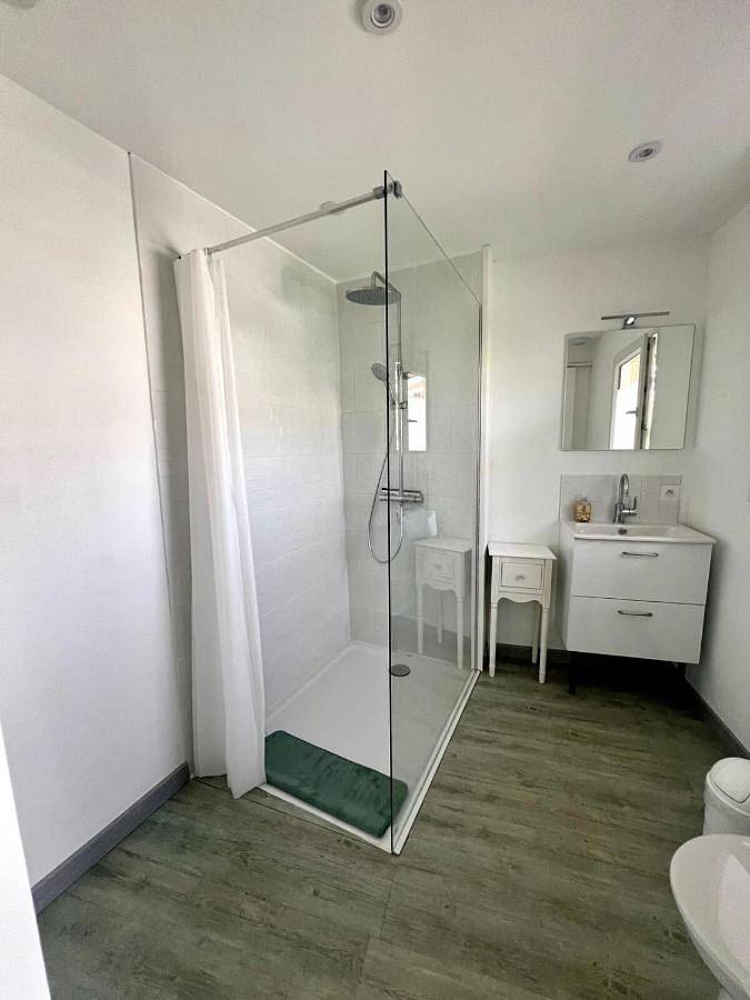Gîte pour 2 personnes, avec jardin ainsi que terrasse et piscine à Brive-la-Gaillarde - 3